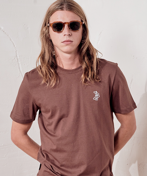 camiseta marrom coca cola masculina