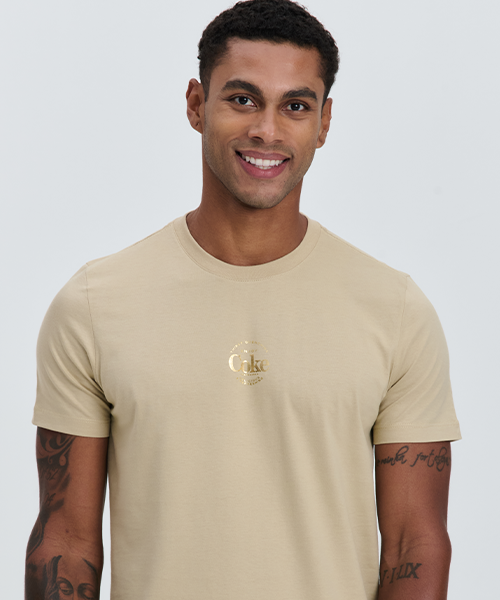 camiseta masculina coca cola logo foil dourado 240000